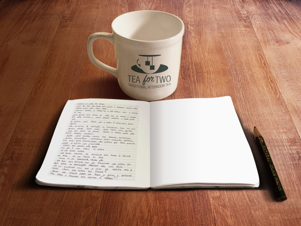 mockup xicara livro